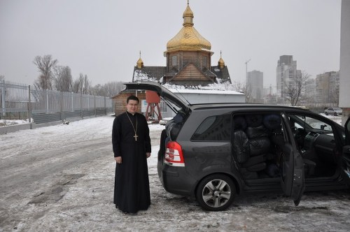  Капелани УГКЦ передали гуманітарну допомогу добровольцям батальйону «Донбас».(ФОТО) 